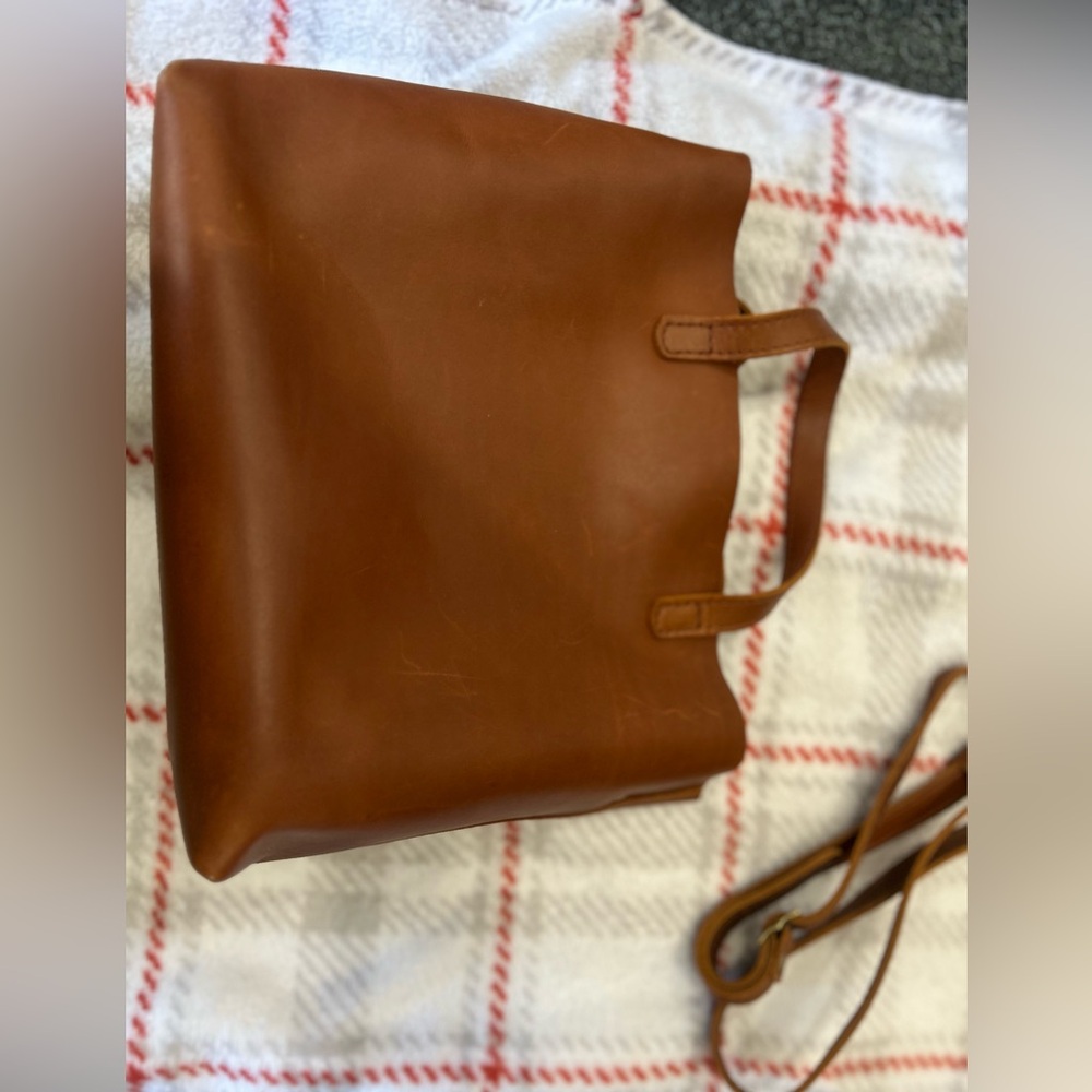 Portland Leather Goods Medium Crossbody Tote Bag in Honey - Picture 5 of 7